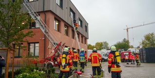 Menschen waren im Gebäude eingeschlossen.